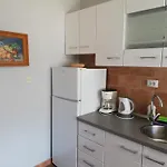 House Kapetanovic 3* Palit